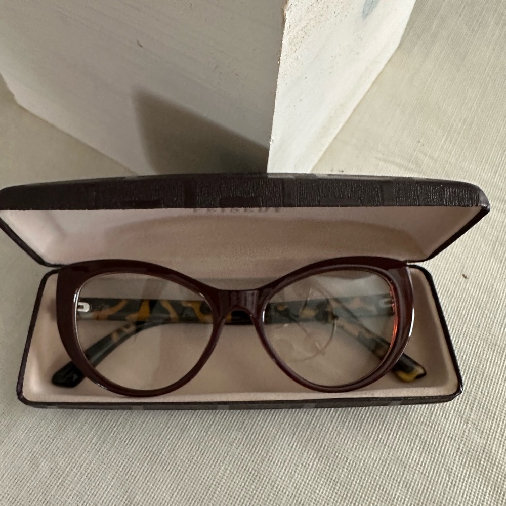 Elegant Brown Cat-Eye Glasses